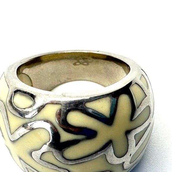 Vintage Floral Dome Ring by B. Steel - Cream Resin with Silver— Size 7 US— EUC - Picture 5 of 9